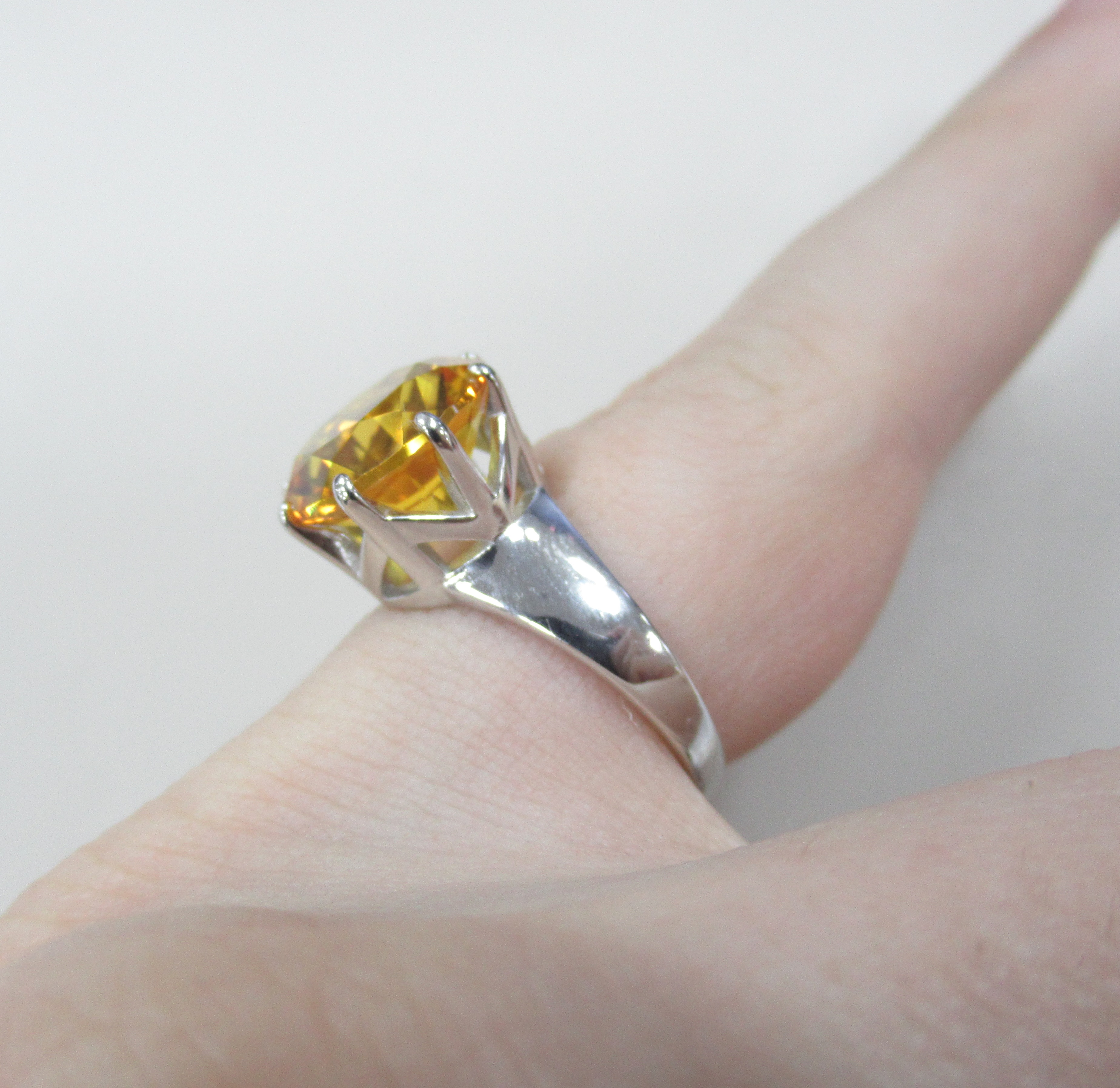 Серебряное кольцо с цитрином